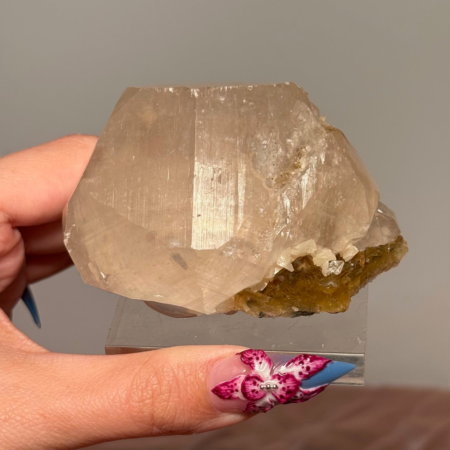 Calcite on Fluorite from Moscona Mine